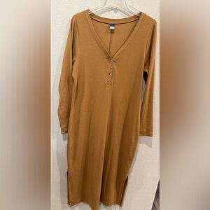 Old Navy Long Sleeve V-Neck Henley Dress in Camel Brown